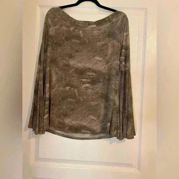 Lola & Sophie Bell Sleeve Top - Picture 6 of 6